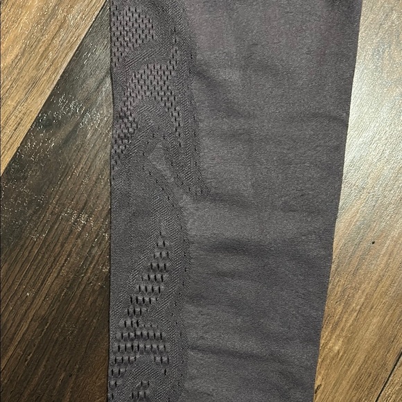 Fabletics Gray Leggings - Picture 5 of 5